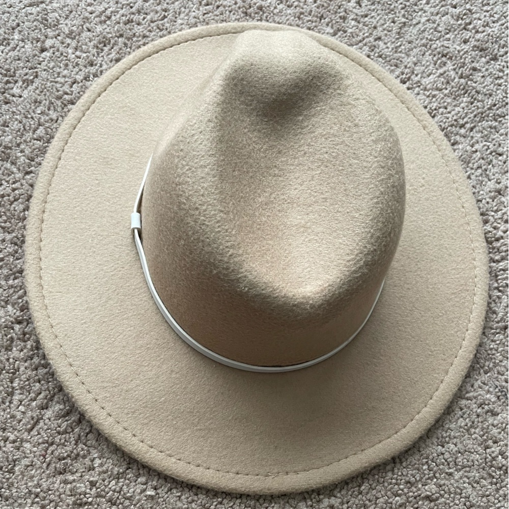 Classic Women's Wide-Brim Felt Hat in Beige